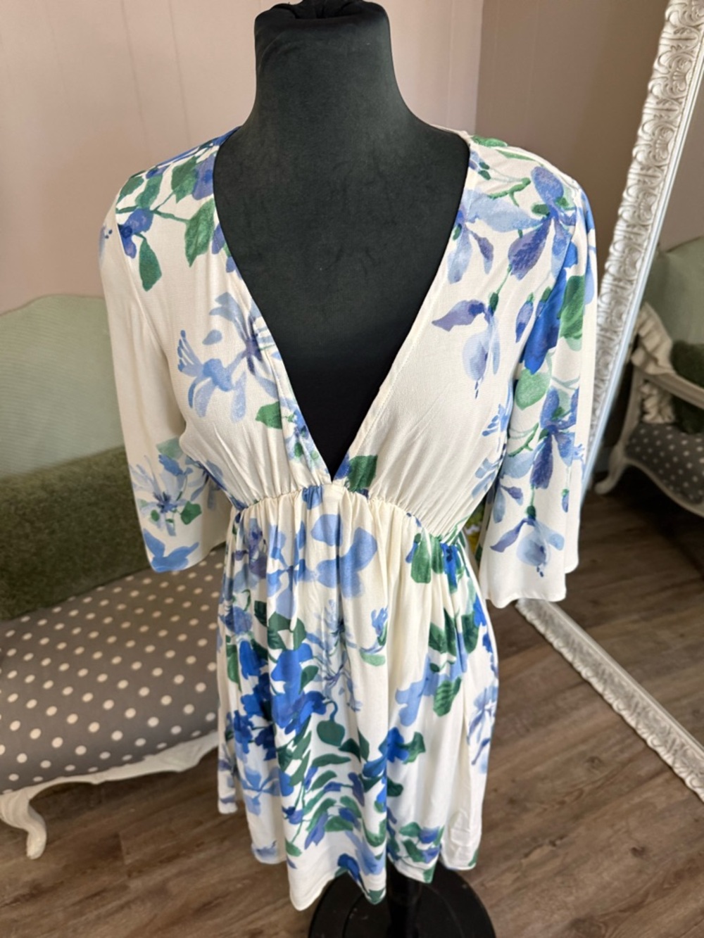 Lovestitch • Blue Hawaiian Resort Dress - Picture 11 of 12